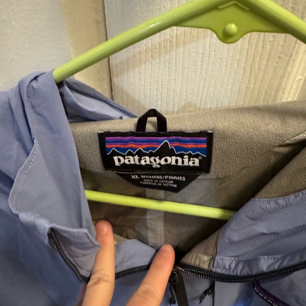Patagonia Light Purple Hooded Rain Jacket - Picture 4 of 8